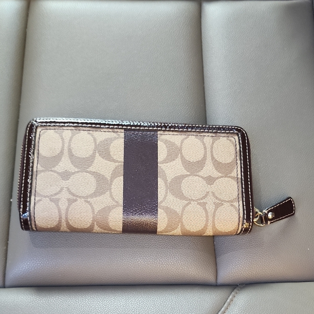 Coach Tan and Black Signature Wallet - Picture 2 of 7